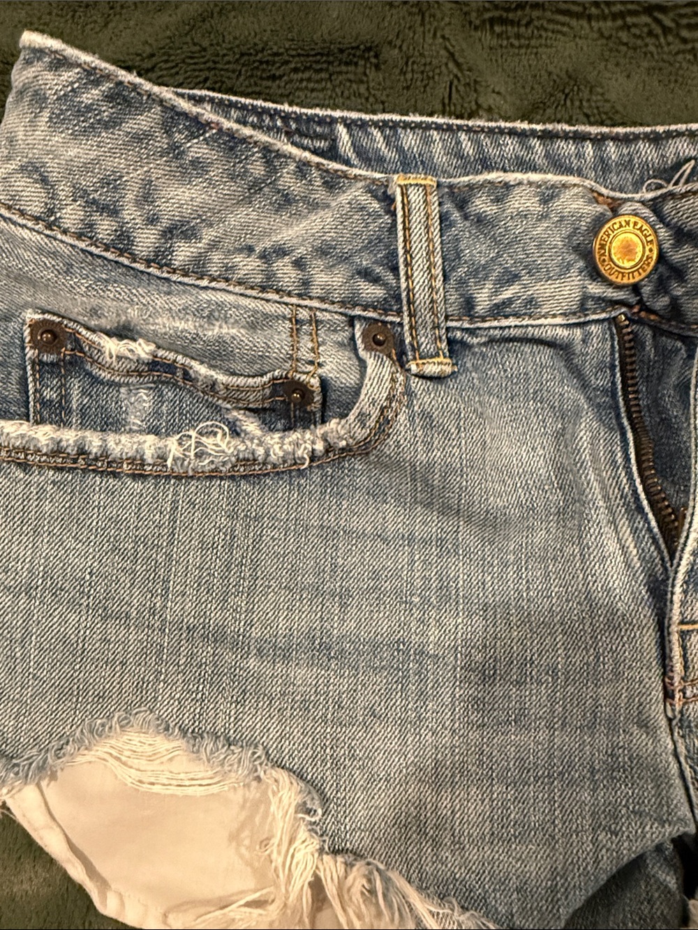 AEO Distressed Jeans (Size 6) - Picture 3 of 7